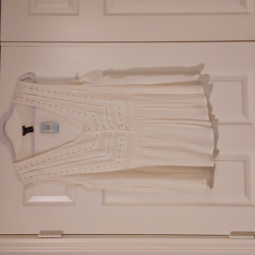 NWT TORRID women's top sleeveless size 2 white